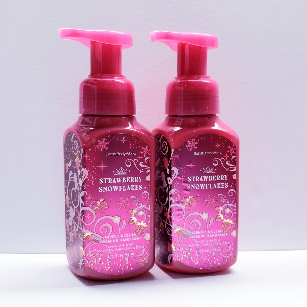 Bath & Body Works STRAWBERRY SNOWFLAKES Gentle & Clean Foaming Hand Soap (2 pcs)
